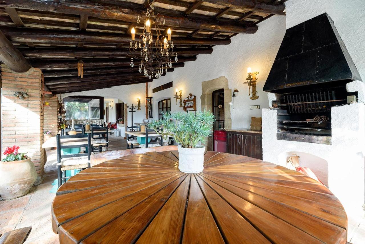 Masia Can Manent Del Bosc S XVIII Santa Eulalia de Ronsaná 외부 사진